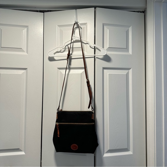 Dooney and Bourke Bag - Picture 4 of 8